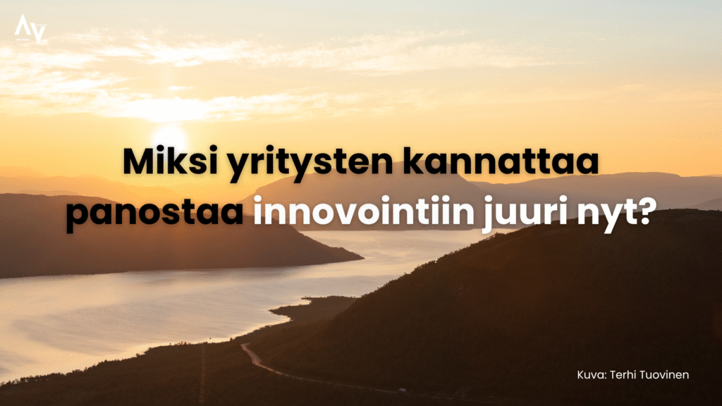 Yötön yö ja tunturimaisema.